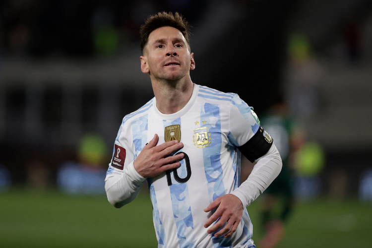 Com hat-trick, Messi chega aos 79 gols pela Argentina e supera marca de Pel